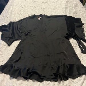 Sexy Victoria’s Secret Satin Robe 🖤✨